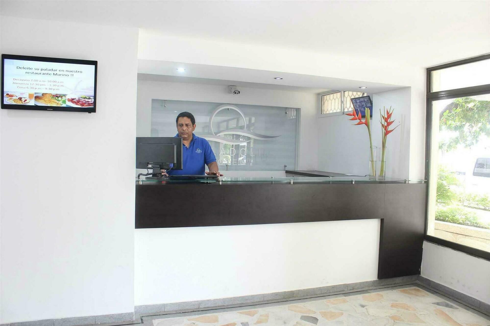 Hotel Valladolid Santa Marta  Kültér fotó